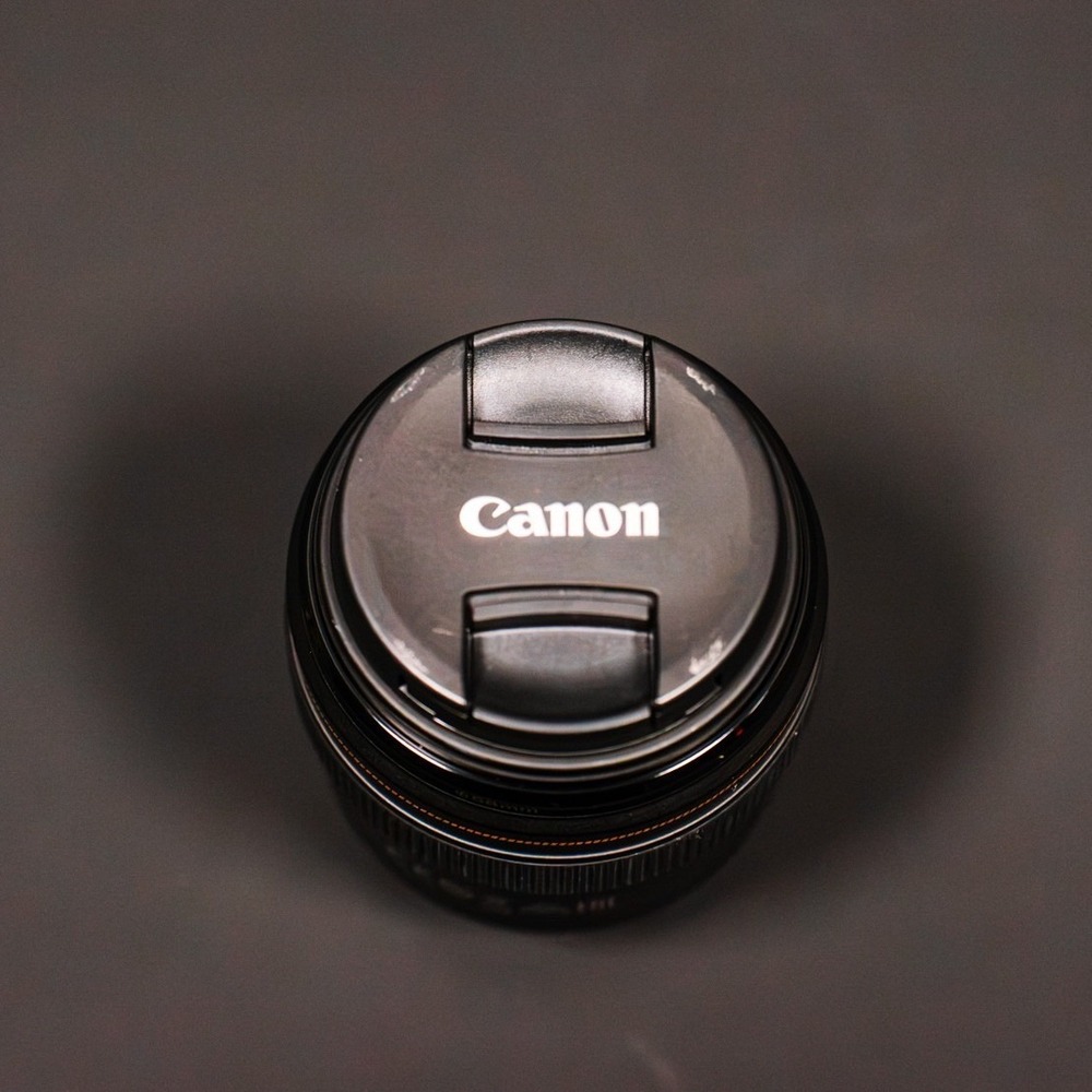 Canon EF 85mm f/1.8 USM Medium Telephoto Prime Lens Black SLR Portrait Photo